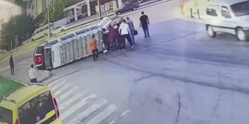 Tarım işçilerini taşıyan minibüs devrildi