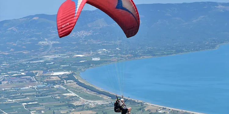Bursa’da yamaç paraşütü heyecanı