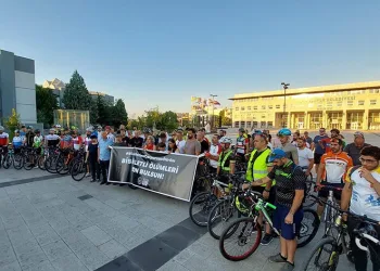 Bursalı bisikletçiler, trafik terörüne dur diyor