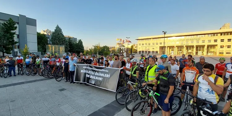 Bursalı bisikletçiler, trafik terörüne dur diyor