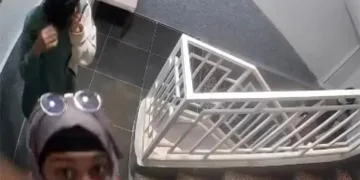 Kadın hırsızlardan kameraya tokat