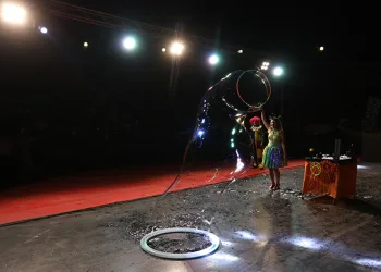 Nefes kesen sirk gösterisi