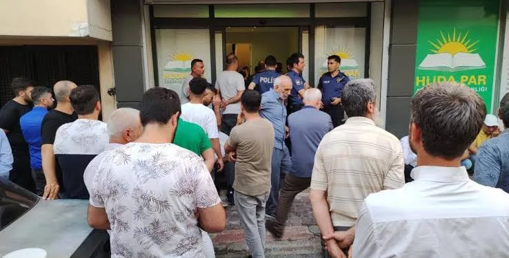 İl Başkanlığına saldırı, il başkanı yaralandı il sekreteri hayatını kaybetti
