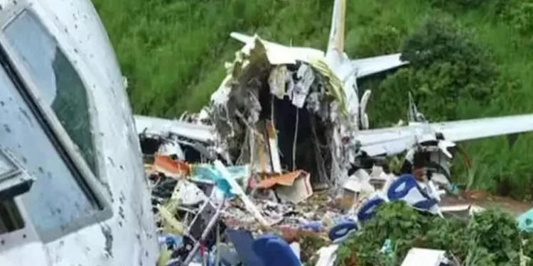 Kanada’da yolcu uçağı düştü