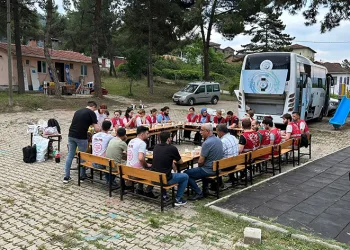 BTÜ’lüler öğrencilerin yüzünü güldürdü