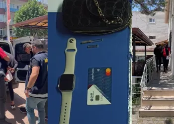 Bursa’ya gezmek için gelen aile hırsızların hedefi oldu