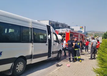 Servis minibüsünde yangın çıktı