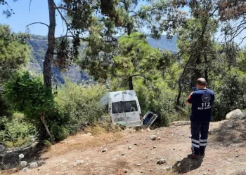İşçi servisi yoldan çıktı