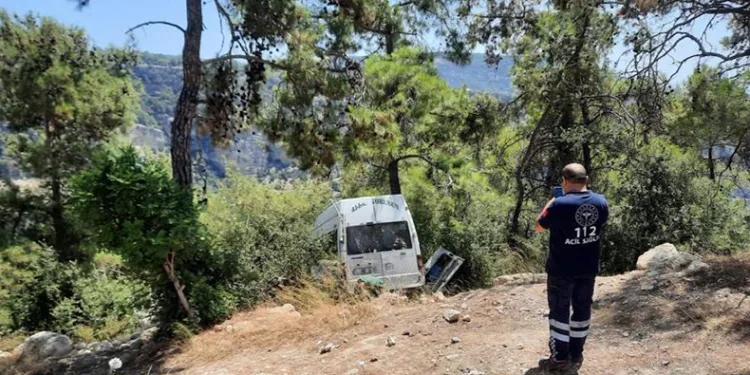 İşçi servisi yoldan çıktı
