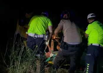 Direksiyon hakimiyetini kaybetti tarlaya uçtu