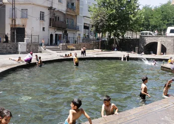 Serinlemek isteyen çocuklar Anzele Parkı’nda