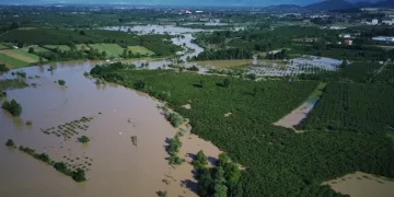 Sel suları tarım arazilerini göle çevirdi