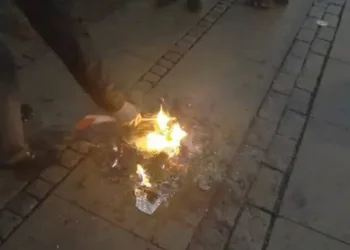 Danimarka’da Kur’an ateşe verildi