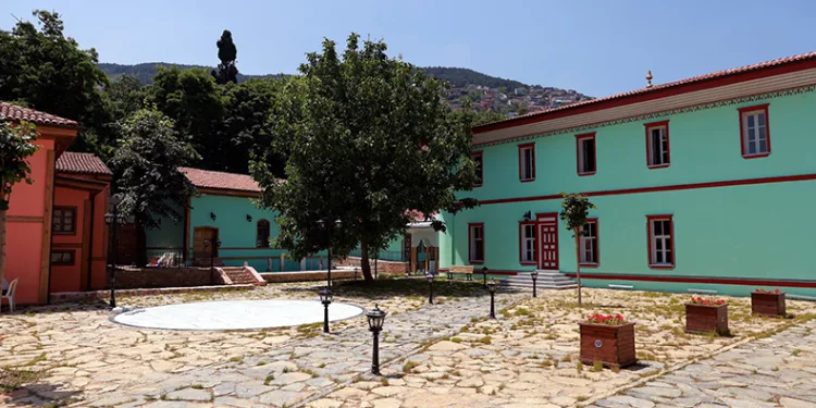 Bursa Mevlevihanesi küllerinden doğdu