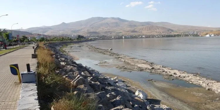 Van Gölü’ndeki çekilme ciddi boyutta