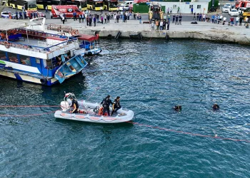 Eminönü’nde İETT otobüsü denize düştü