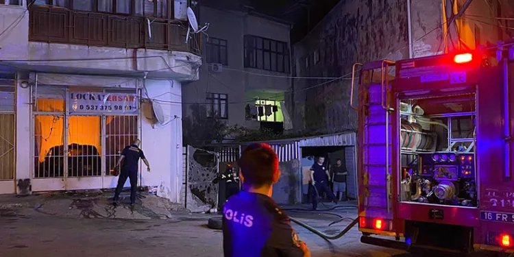 Bahçede başlayan yangın mahalleliyi telaşlandırdı
