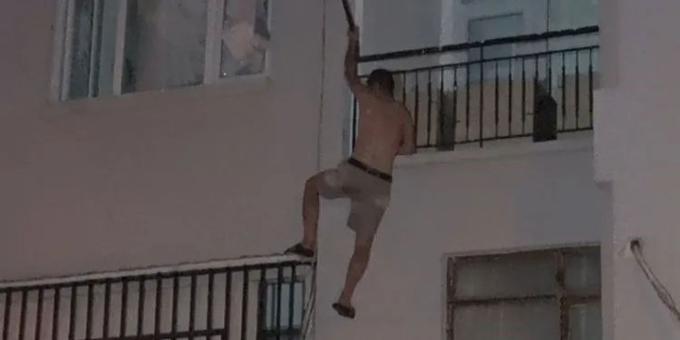 Kendini eve kilitleyip polise direndi