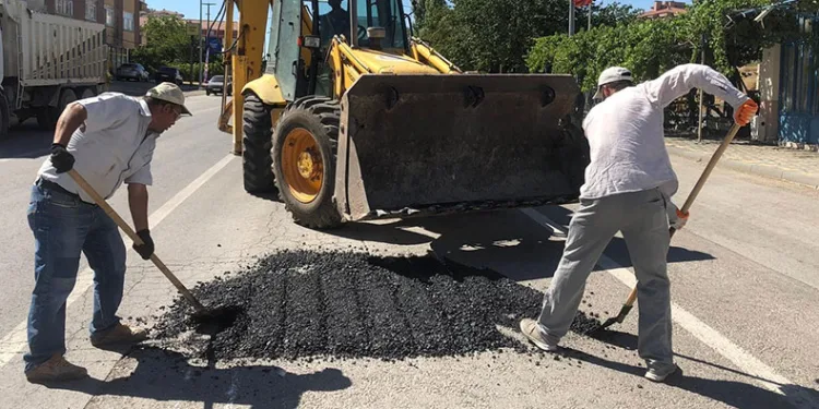 Bünyan’da bozuk yollar düzenleniyor