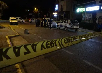 Önce kadını vurdu, sonra kendi kafasına sıktı