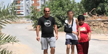 Deprem sarstı, kaza yıktı