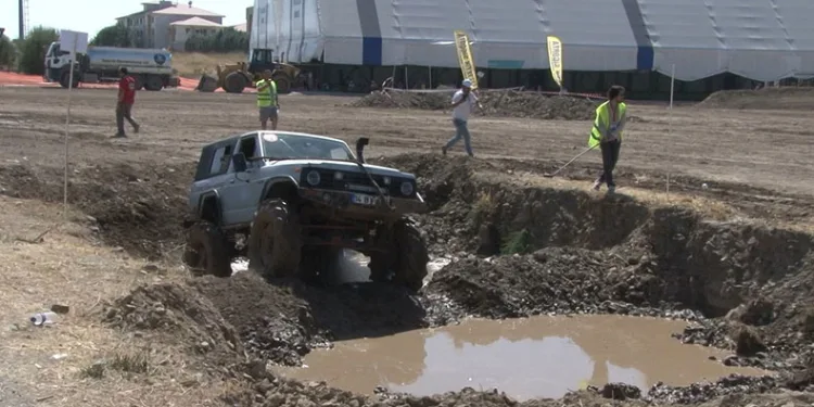 Off-road yarışması nefes kesti