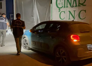 ‘Dur’ ihtarına uymayan sürücü polisten kaçtı