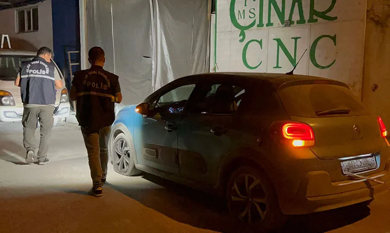 ‘Dur’ ihtarına uymayan sürücü polisten kaçtı