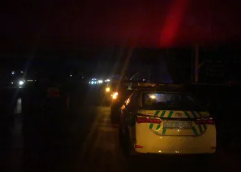 Kazaya müdahale eden polislere araç çarptı