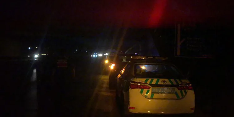 Kazaya müdahale eden polislere araç çarptı