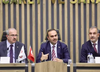 Bakan Kacır, iş dünyası ile bir araya geldi