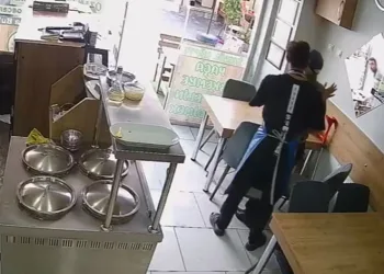 Müşterisini Heimlich ile kurtardı