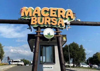 Çocuklar hayallerindeki kahramanlarala buluştular