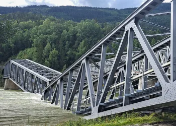Norveç’te demir yolu köprüsü çöktü