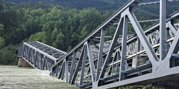Norveç’te demir yolu köprüsü çöktü