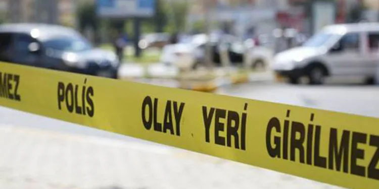 Tartıştığı eşinin ve oğlunun canına kıydı