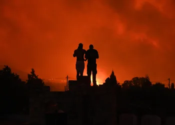 Yunanistan yangınlarla mücadele ediyor
