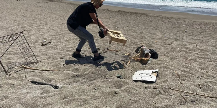 Caretta cartta yuvasının üzerinde mangal yaktılar
