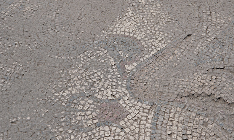 Tarihi mozaikler gün yüzüne çıkarılıyor