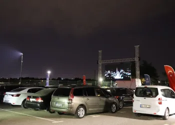 Bursa’da yıldızların altında sinema keyfi