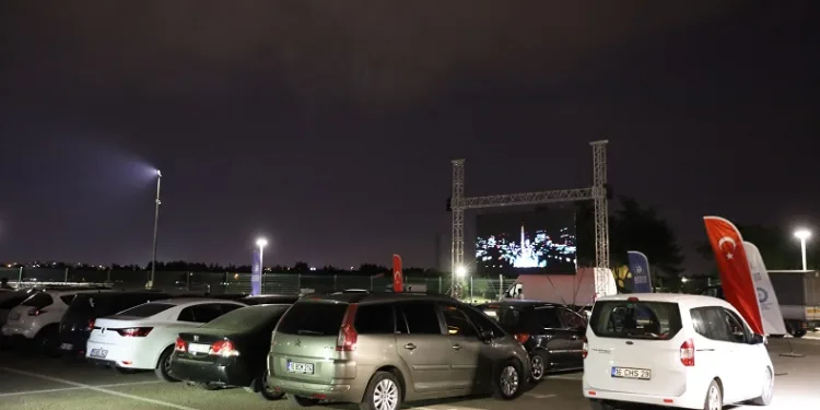 Bursa’da yıldızların altında sinema keyfi