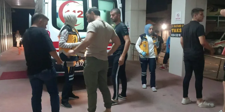 Tırı sollamak istediler kaza yaptılar