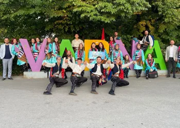 İnegöl Halk Dansları Topluluğu festival turnesinde