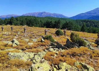 Komandolar Akdağ’ın zirvesine kamp kurdu