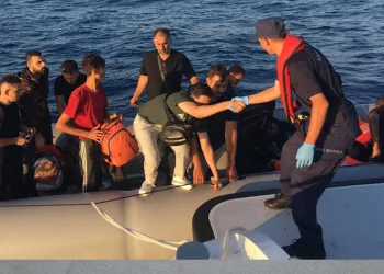 25 düzensiz göçmen kurtarıldı