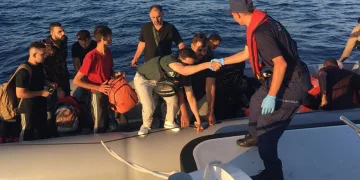 25 düzensiz göçmen kurtarıldı