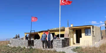 Kimse donmasın diye sığınak yaptı