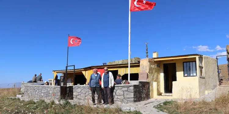Kimse donmasın diye sığınak yaptı