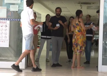 Öğretmen adayları içeride aileler dışarıda ter döktü