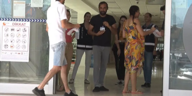 Öğretmen adayları içeride aileler dışarıda ter döktü